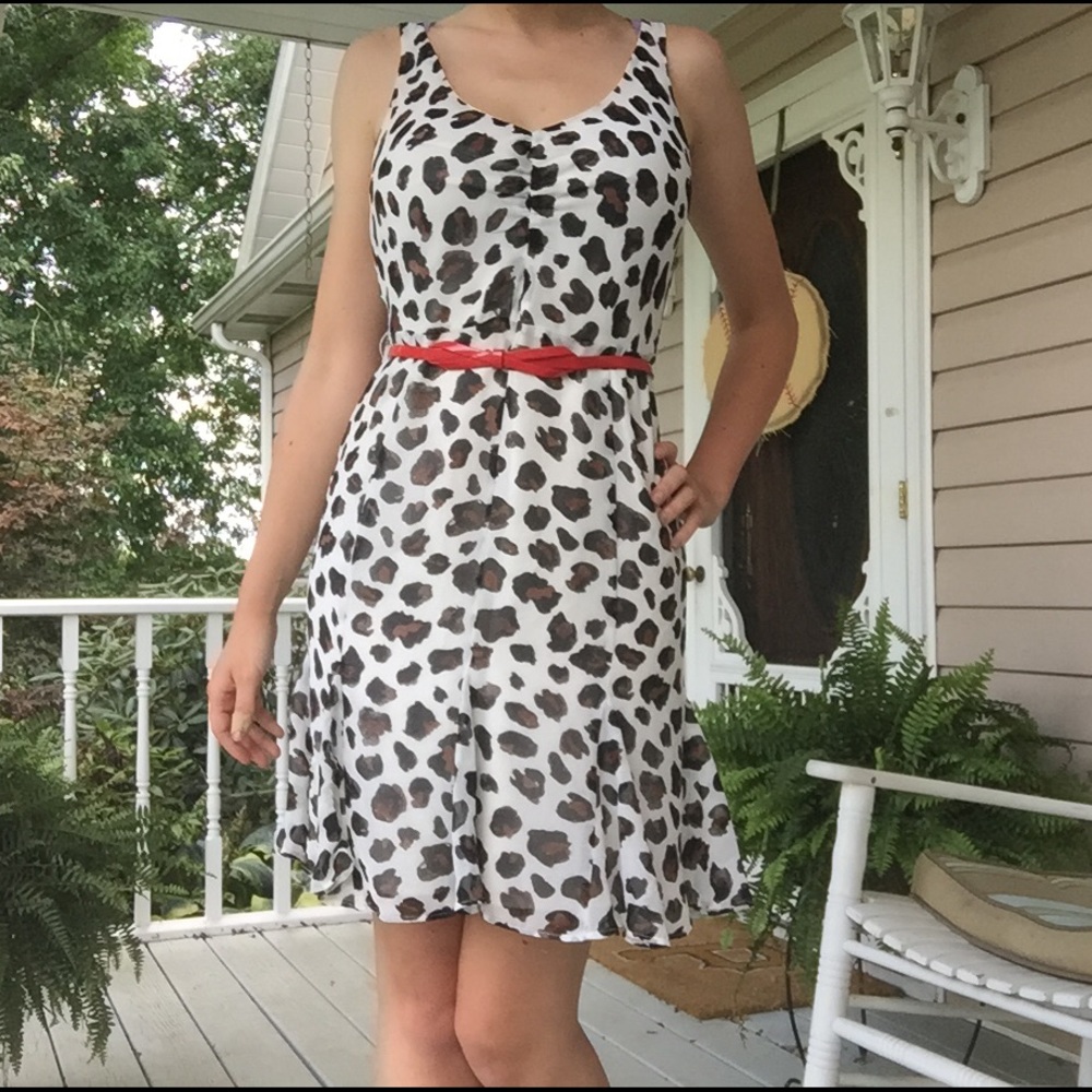 Beautiful flowy Leopard print dress